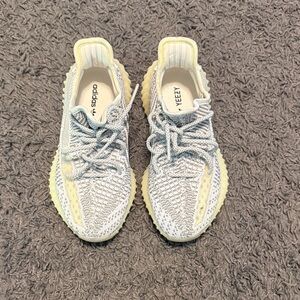 Adidas Yeezy Boost 350 V2 in Gray and Cream Size 5 Men/Kids/6.5 Women’s.